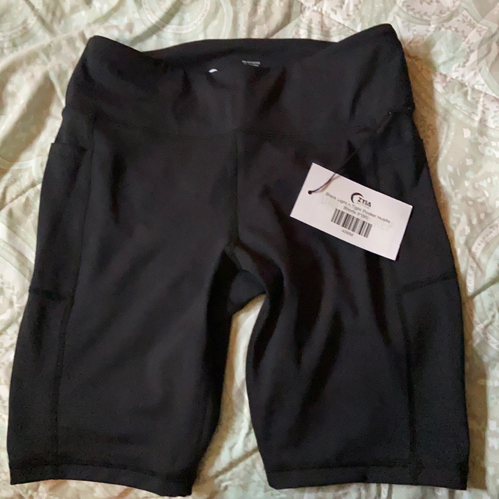 Women’s Zyia Black light n Tight pocket short